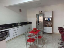 Casa com 3 quartos à venda no bairro Icaivera, 360m²