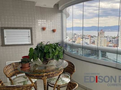 Apartamento à venda no bairro Estreito em Florianópolis SC com 3 quartos sendo 2 suítes