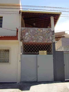 Casa com 2 quartos para alugar no bairro Cachoeirinha, 92m²