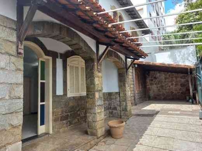 Casa com 4 quartos à venda no bairro Nova Suíssa, 300m²