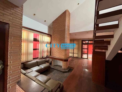 Casa com 4 quartos para alugar no bairro Vila Augusta, 300m²
