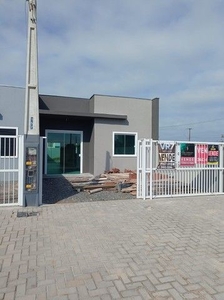 Casa a 1 Quadra da Praia com Piscina e Área de lazer.