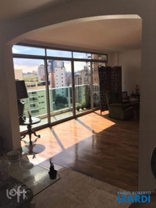 Apartamento à venda em Campo Belo com 203 m², 4 quartos, 1 suíte, 2 vagas