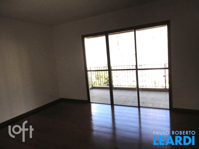 Apartamento à venda em Campo Belo com 210 m², 4 quartos, 2 suítes, 3 vagas