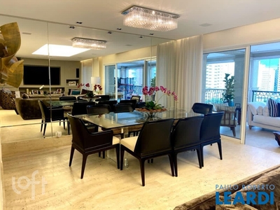 Apartamento à venda em Moema Pássaros com 298 m², 4 quartos, 4 suítes, 5 vagas