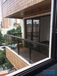 Apartamento à venda em Vila Andrade com 238 m², 4 quartos, 2 suítes, 4 vagas