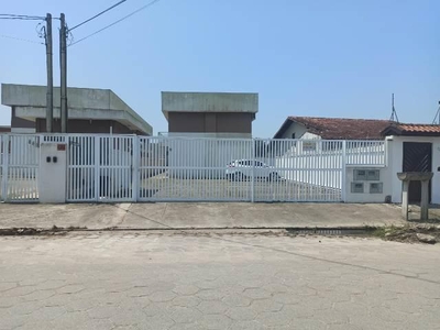 Casa com 2 Quartos e 4 banheiros à Venda, 62 m² por R$ 199.000