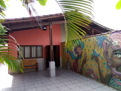 Casa com 3 Quartos e 2 banheiros à Venda, 100 m² por R$ 320.000