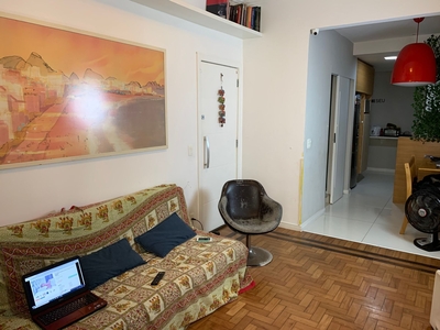 Apartamento à venda em Laranjeiras com 70 m², 2 quartos