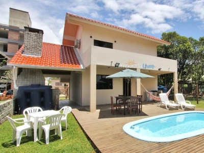 Casa com 3 quartos para temporada na Praia de Mariscal Bombinhas - SC