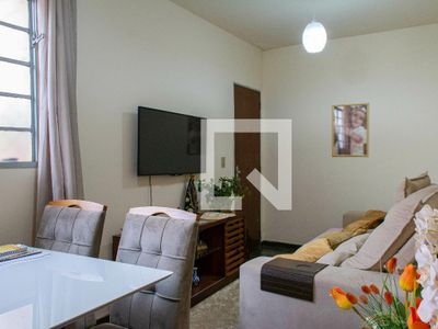 APARTAMENTO no 4º andar com 2 dormitórios e 1 garagem