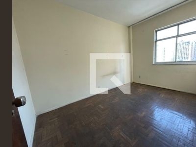 APARTAMENTO no 7º andar com 2 dormitórios