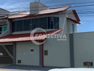 Casa com 3 quartos à venda no bairro Jardim Presidente, 185m²