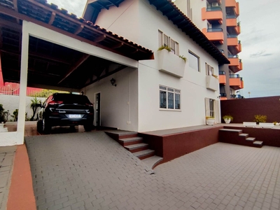 Casa em Boa Vista, Londrina/PR de 210m² 4 quartos à venda por R$ 999.000,00 ou para locação R$ 3.495,00/mes