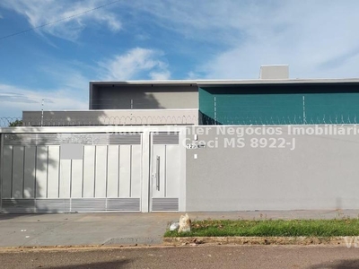 Casa Térrea com 3 Quartos à Venda por R$ 680.000