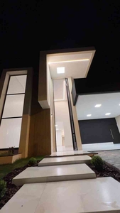 Casa com 3 quartos à venda no bairro Bandeirante, 360m²