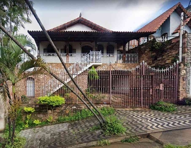 Casa com 4 quartos à venda no bairro Minas Brasil, 360m²