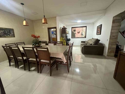 Casa com 5 quartos à venda no bairro Prado, 352m²