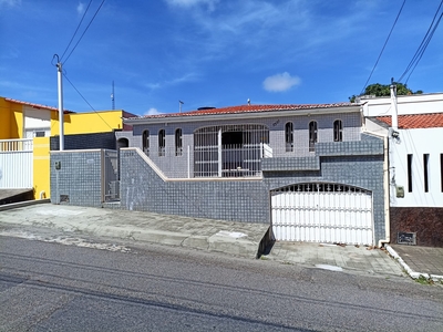 Casa em Candelária, Natal/RN de 144m² 3 quartos à venda por R$ 329.000,00