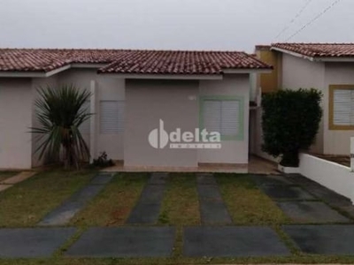 Casa em condomínio para aluguel, 3 quartos, 1 suíte, 2 vagas, Aclimação - Uberlândia/MG