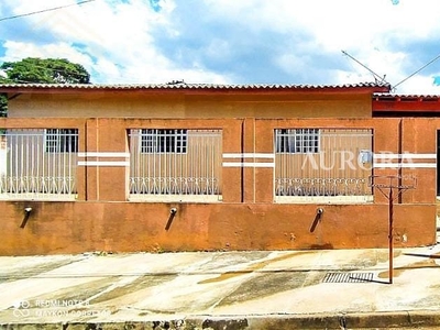 Casa em Conjunto Habitacional Maria Cecília Serrano de Oliveira, Londrina/PR de 140m² 3 quartos à venda por R$ 229.000,00