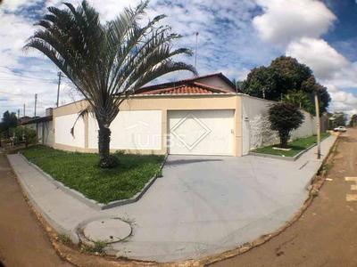 Casa com 2 quartos à venda no bairro Jardim Bela Vista - Continuação, 330m²