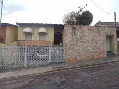 Casa com 3 quartos à venda no bairro Jardim Icatu, 256m²