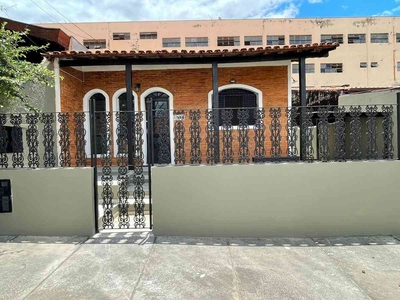 Casa com 3 quartos à venda no bairro Jardim Maria Antônia Prado, 130m²