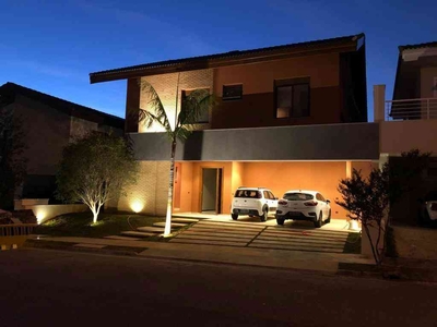 Casa em Condomínio com 4 quartos à venda no bairro Jardim Guadalajara, 370m²