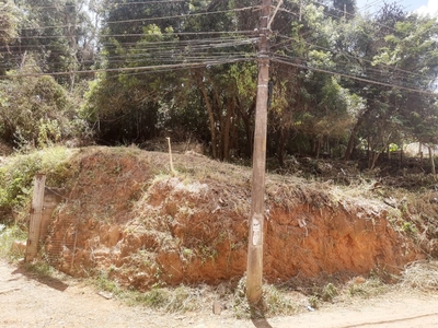 Terreno de 1700m2 em Embu das Artes