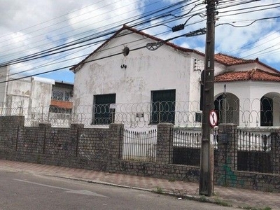 Casa com 250m2 no Cento da Cidade de Fortaleza. Excelente para cafeteria ou bistro.