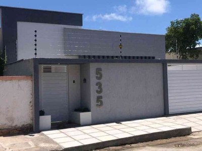 Casa com 3 quartos à venda no bairro Cajueiro, 200m²