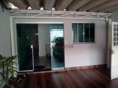 Casa com 3 quartos à venda no bairro Negrão de Lima, 180m²