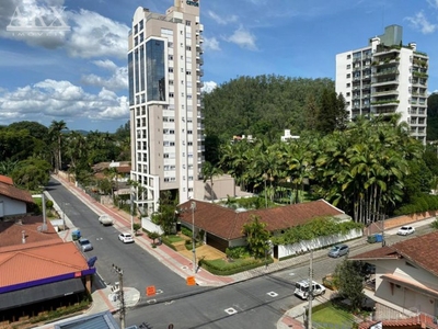 Amplo apartamento na Ponta Aguda