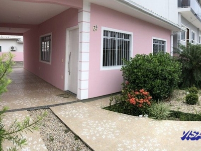 Casa à venda por R$ 437.000