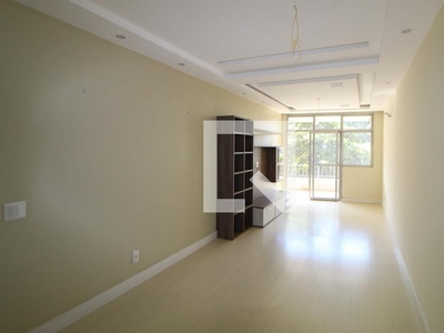 APARTAMENTO no 2º andar com 2 dormitórios e 1 garagem