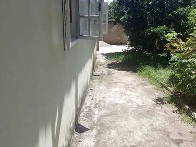 Alogo uma casa sala e dois quartos, zona rural em São Pedro da Aldeia-RJ