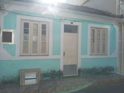 Aluga-se casa de vila grande de 3 quartos em São Cristovão