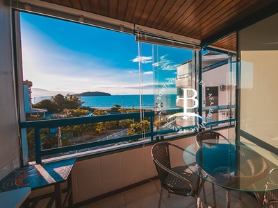 Apê com vista mar, piscina e acesso direto a Praia de Canasvieiras