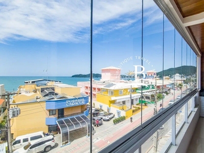 Apê vista mar no centro da Praia de Bombinhas!