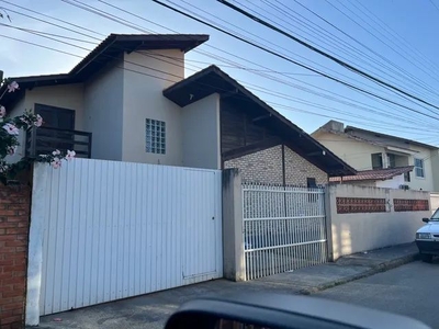 Casa 4 dor 3 suítes 700mts praia Campeche