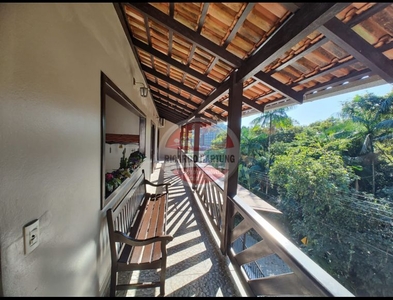 Casa no Bairro Glória em Blumenau com 5 Dormitórios e 200 m²