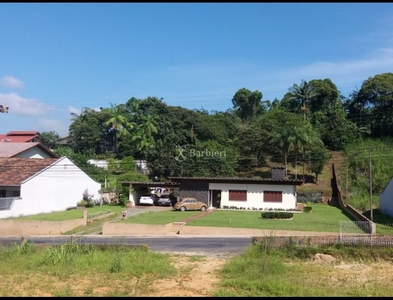 Casa no Bairro Itoupava Norte em Blumenau com 4 Dormitórios (1 suíte) e 250 m²