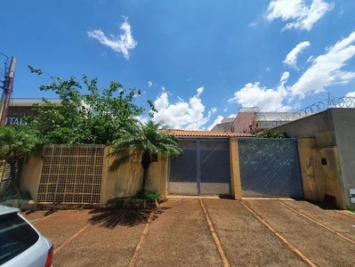 Casa para alugar em Alto Da Boa Vista de 275.00m² com 4 Quartos, 2 Suites e 4 Garagens