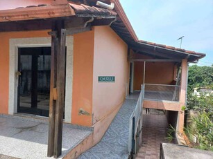 Casa com 3 quartos à venda no bairro Bom Retiro, 160m²