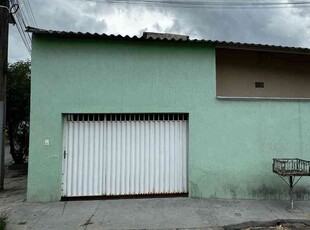 Casa com 3 quartos à venda no bairro Leste Universitário, 200m²