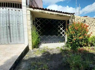 Casa com 3 quartos à venda no bairro Passaré, 150m²