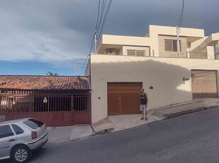 Casa com 3 quartos à venda no bairro Planalto, 360m²