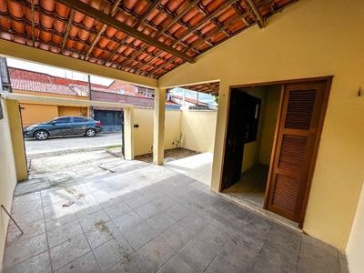 Casa em Lagoa Redonda, Fortaleza/CE de 135m² 2 quartos para locação R$ 1.000,00/mes