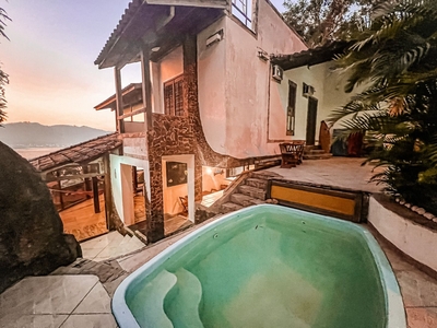 Casa em Piratininga, Niterói/RJ de 260m² 2 quartos à venda por R$ 2.444.000,00